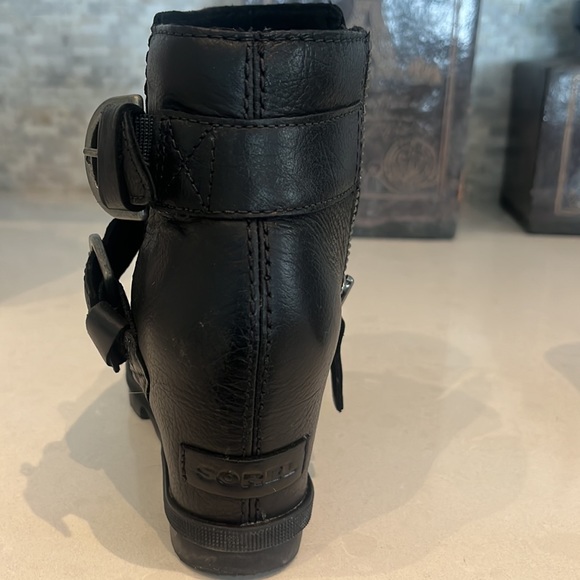 Sorel boots, black leather, size 7.5 US I Only worn 3 times. Too tight for me. - Picture 3 of 5